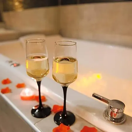 La Romantique Avec Jacuzzi Au Coeur De מלון דירות