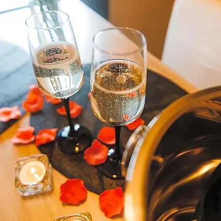 La Romantique Avec Jacuzzi Au Coeur De מלון דירות 4*