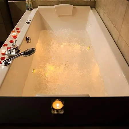 La Romantique Avec Jacuzzi Au Coeur De מלון דירות