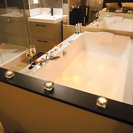 מלון דירות La Romantique Avec Jacuzzi Au Coeur De פרפיניין