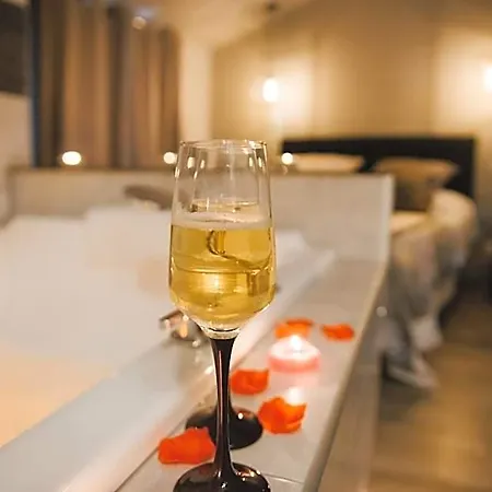 La Romantique Avec Jacuzzi Au Coeur De פרפיניין