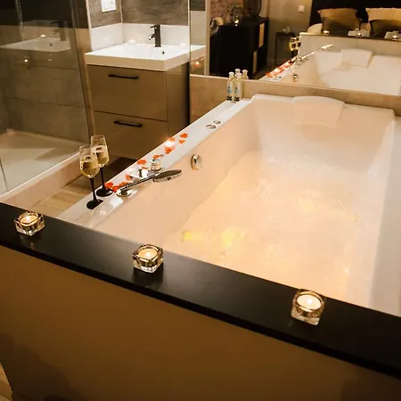 Aparthotel La Romantique Avec Jacuzzi Au Coeur De 4*