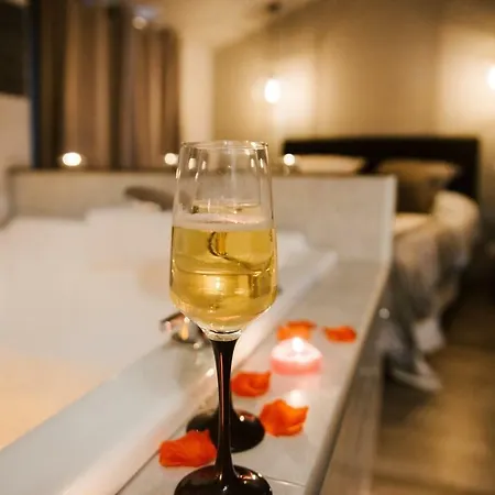 Aparthotel La Romantique Avec Jacuzzi Au Coeur De *